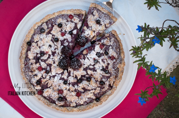 Fruit of the forest tart with almonds